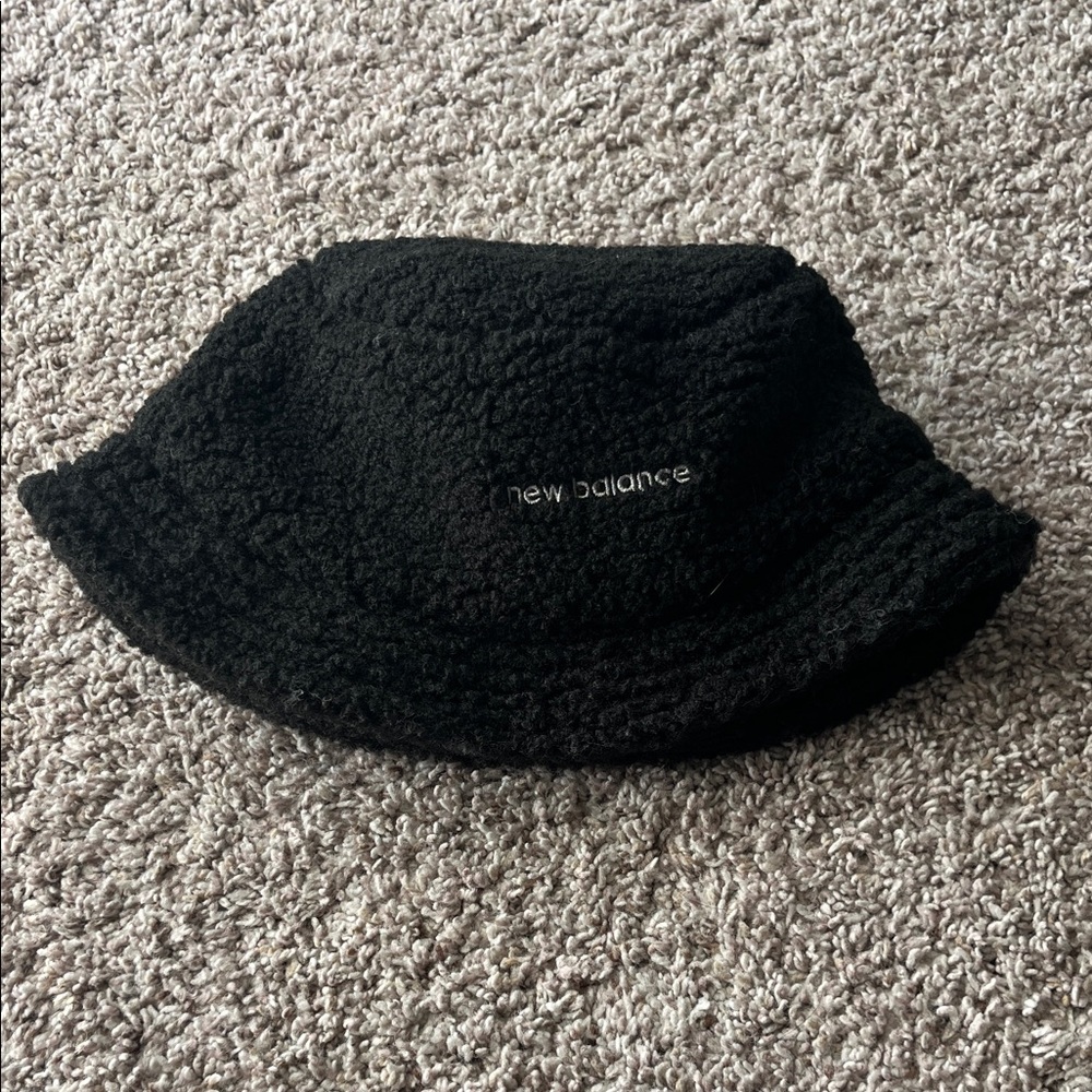 ❌NOT FOR SALE❌New Balance Sherpa Black Bucket Hat